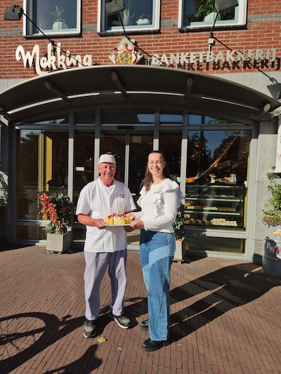 Winnende taart van Heel Ede Bakt ligt in de winkel in Ede