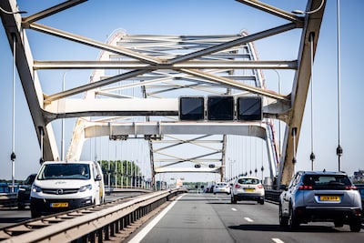 Merwedebrug ruim dag eerder open dan gepland, voorlopig nog wel snelheidsbeperking van 70 km per uur