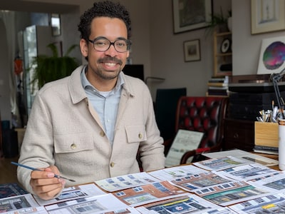 Dominique maakte 108 schilderingen van gevels op de Voorstraat: ‘Ik dacht: straks verdwijnen al die 