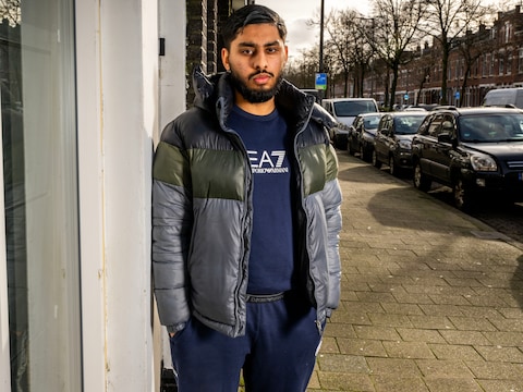 Neef Mohsin hielp mee met het bergen van zijn ooms lichaam.