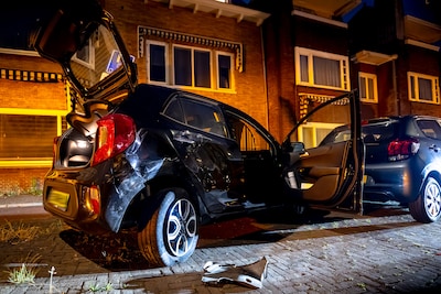 Auto belandt op zijkant in Tilburg: twee vrouwen gewond, bestuurster mogelijk onder invloed