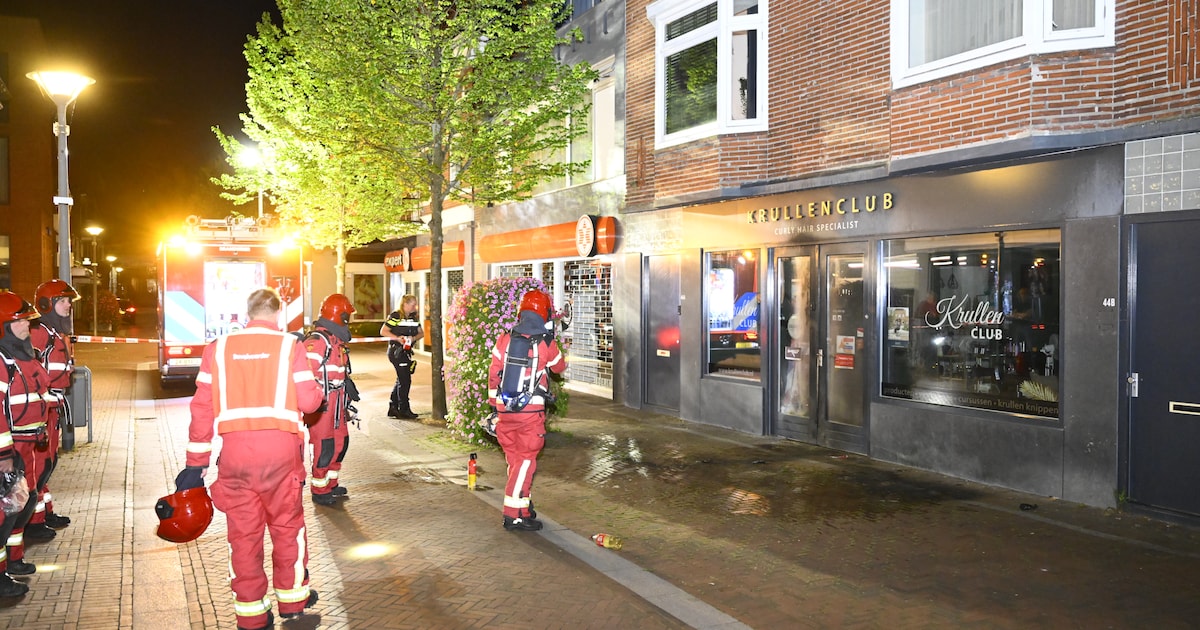 Explosie bij een winkelpand in Waterstraat in Delfzijl
