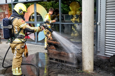 Bloembak in brand bij Den Bogerd in Druten, vermoedelijk door broei