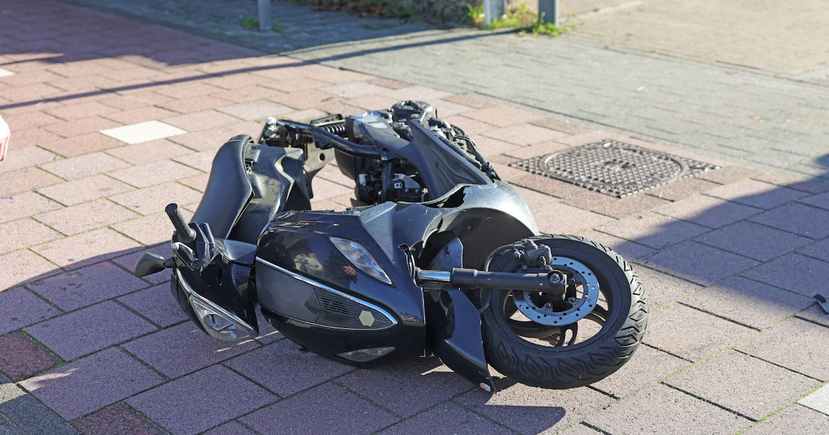 Scooterrijder aangereden in Waalwijk, gewond naar ziekenhuis