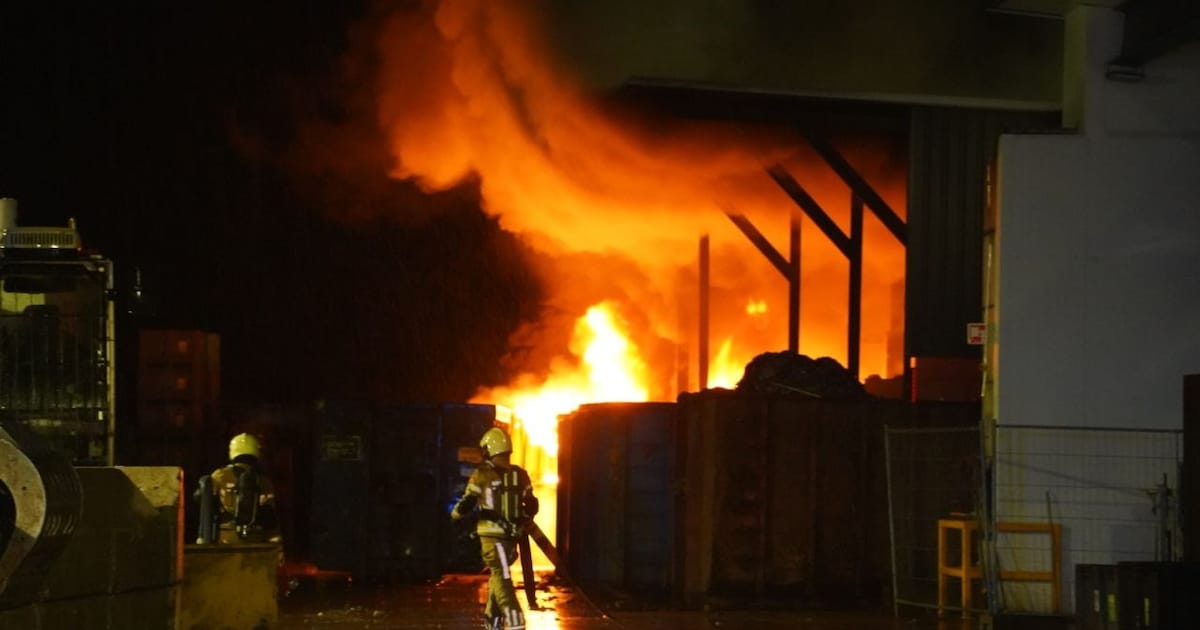 Flinke brand in container met accu's in Zwartsluis
