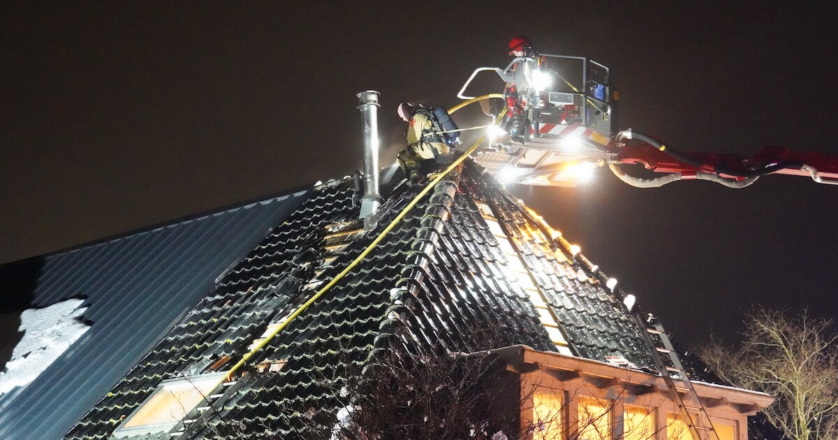 Woningbrand op Zandumerweg in Oldekerk