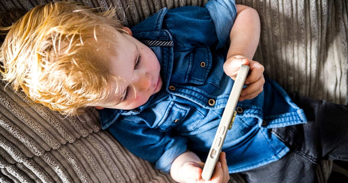 Sydney van Brummen geeft lezing in Heerhugowaard over schermgebruik kinderen