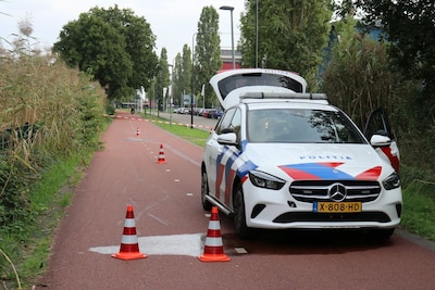 Verdwenen fietspaaltje, zichtbare schade: politieauto moet worden afgesleept op de F35