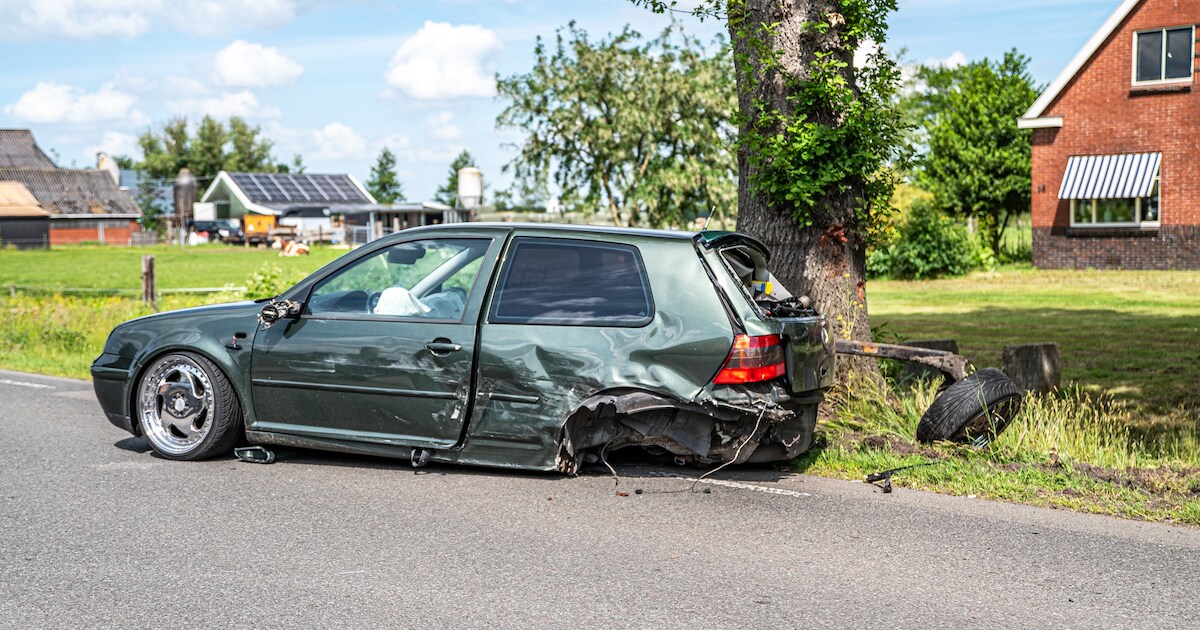 Auto's verliezen wiel bij botsing op Oudestreek in Zevenhuizen