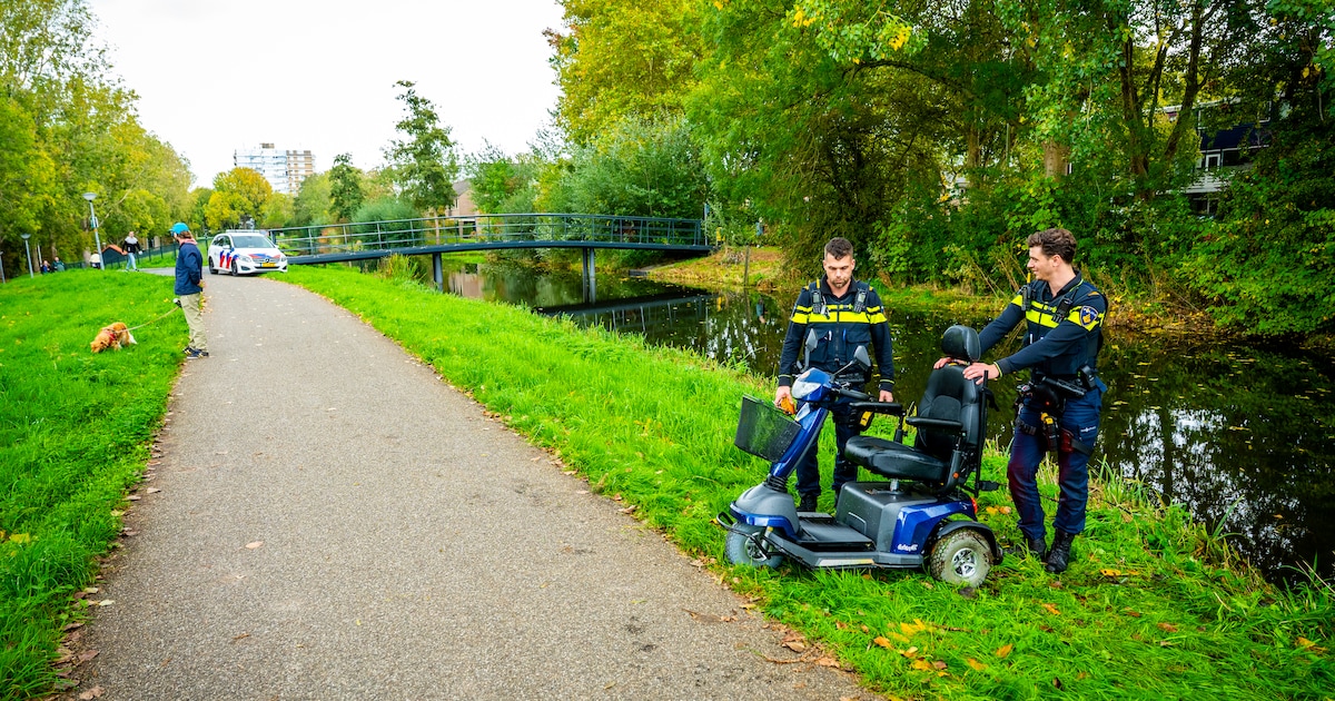 Vrouw en kind raken met scootmobiel te water aan het Dijkslootpad in Alphen