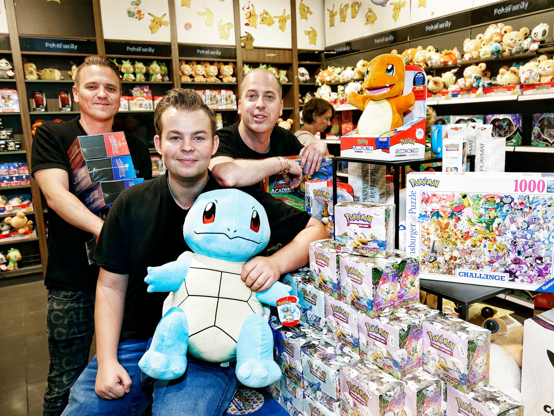 Nergens in Europa vind je een Pokémonwinkel zoals deze: klanten komen uit  hele wereld naar Utrecht | Utrecht | AD.nl