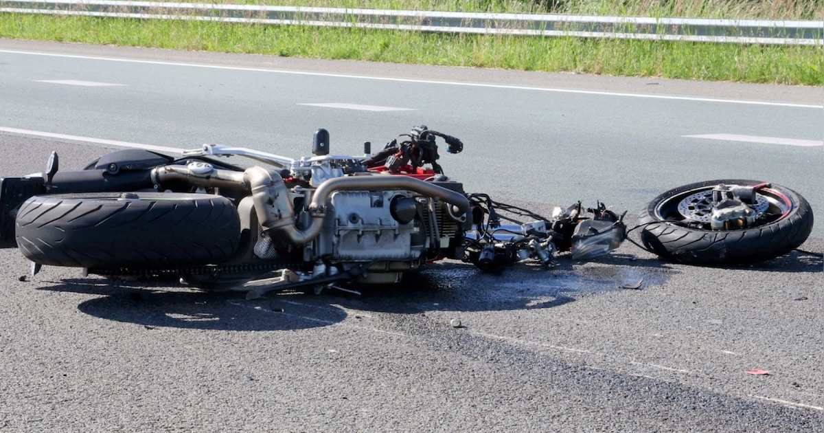 Motorrijder hard ten val op de A2 bij Culemborg