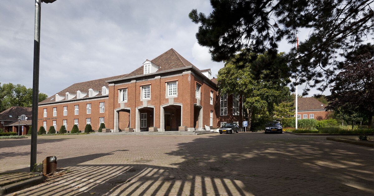 Maasbach hint op rechtsgang om kazerne