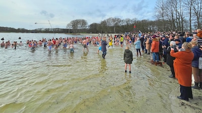 Nieuwjaarsduik op 1 januari in Veendam