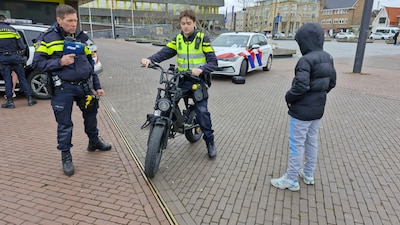 Politie pakt tientallen fatbikers en scooterbestuurders aan; grote verkeerscontrole in de Achterhoek