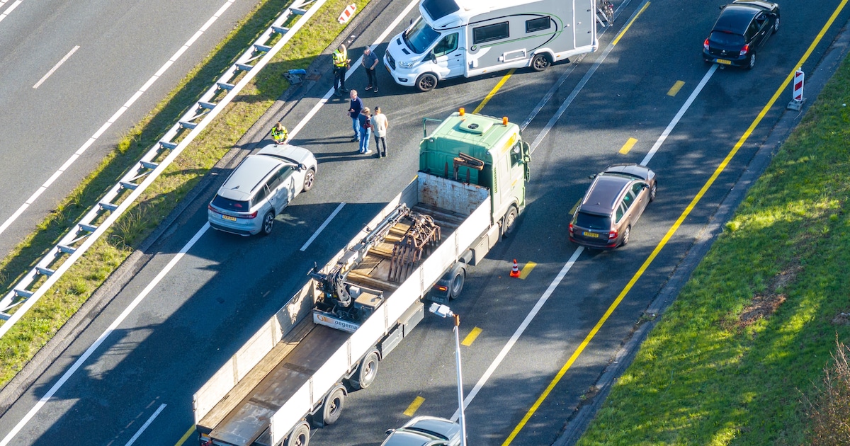 File op A32 bij Heerenveen door ongeval met camper