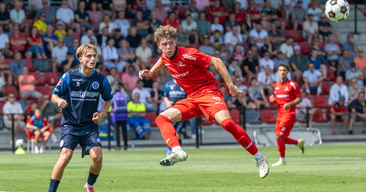 Nog geen profcontract, maar plots was Tijn Landheer (19) basisspeler bij Helmond Sport