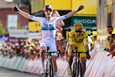 IJzersterke Vollering sprint naar zege in vijfde etappe Tour en deelt genadeklap uit aan titelverdedigster