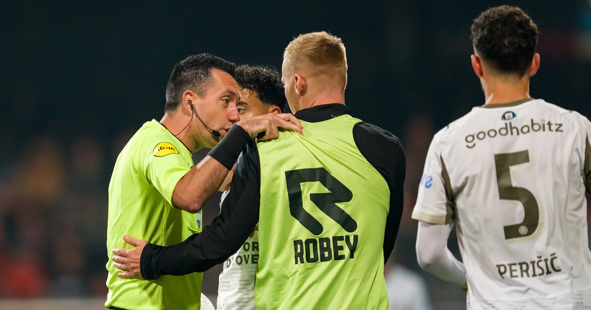 Opvallend: Dennis Higler legt duel tussen Excelsior en PSV stil met nog ...