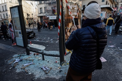Live rellen Frankrijk | Opnieuw mensen bijeen en arrestaties in Parijs, Macron spreekt vanavond land toe