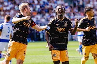 Ajax breekt de ban in Zwolle: invaller Jorthy Mokio schiet beheerst raak tegen PEC