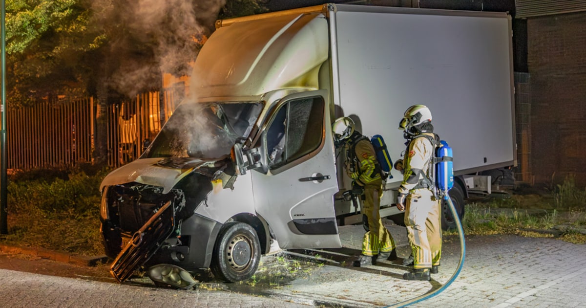 Cabine van bakwagen uitgebrand in Soest, politie onderzoekt oorzaak