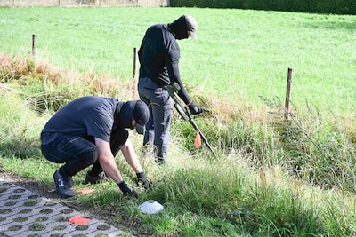 LIVE Overasselt | Ook zaterdag volop politie op de been • Onderzoek met metaaldetectors • Zwaargewon