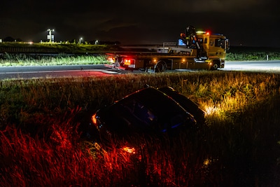 Auto belandt in berm in Haskerhorne