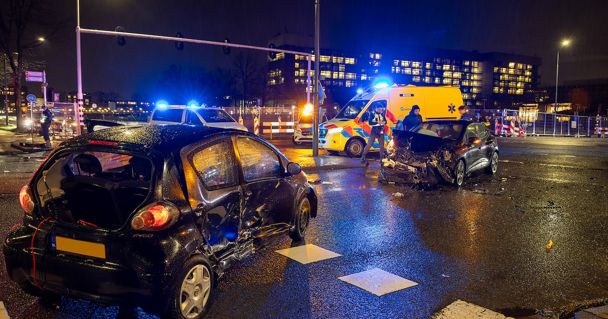 Gewonde na harde botsing op kruising in Haarlem