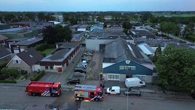 Boot in brand in loods in Kampen