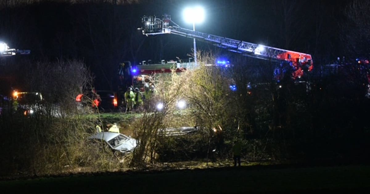 Twee wagens belanden in gracht bij verkeersongeval op A12 in Hoevenen