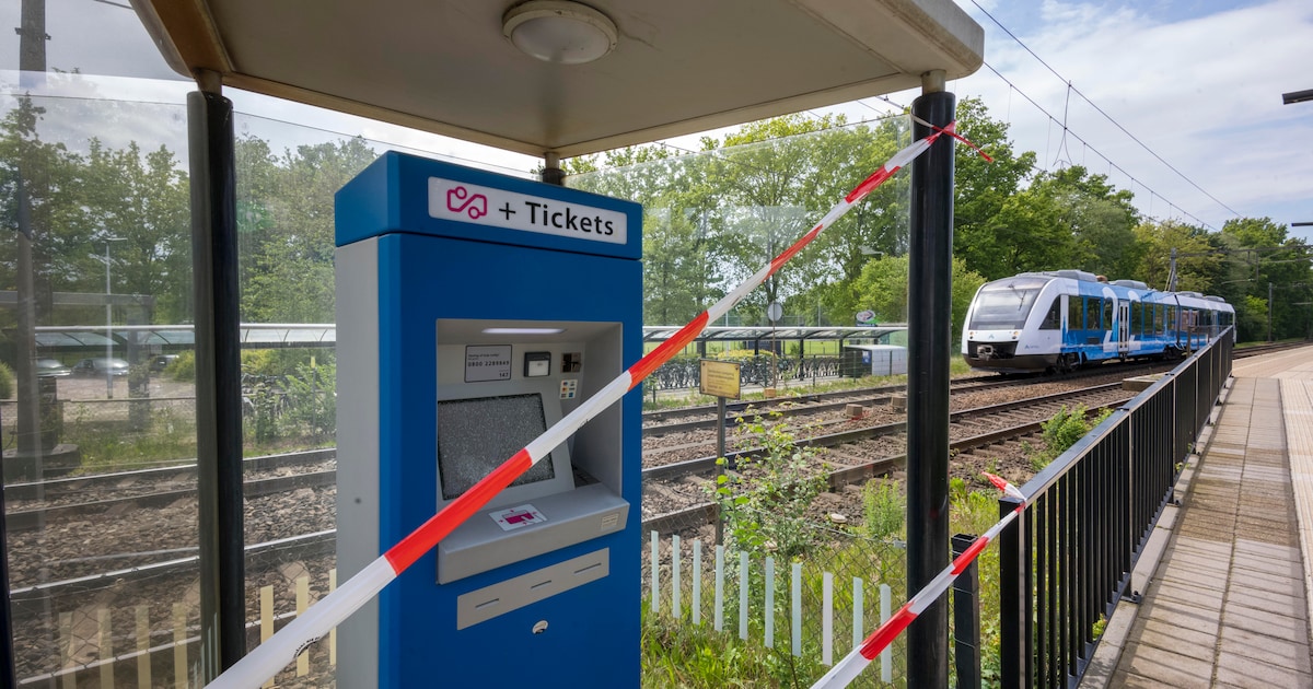Hengelose stations mikpunt van vandalen: informatiebord beschoten, tienduizenden euro’s schade