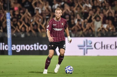 Tijs Velthuis over zijn tijd in Italiaanse Serie B: ‘Ze sloten ons op in een hotel na een 4-0 nederlaag’