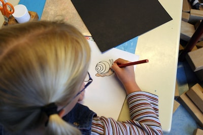 Tekenworkshop 'Magisch herfstbos' voor kinderen in Bibliotheek Veldhoven