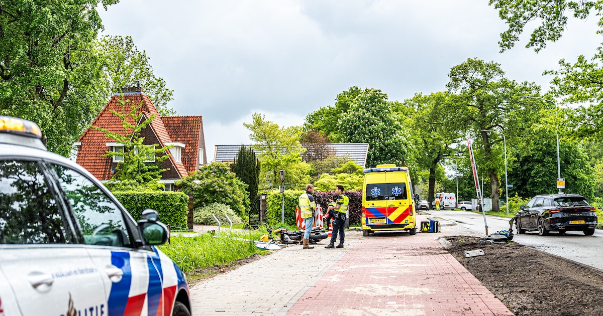 Auto en motor in botsing op Mullingsweg in Beilen