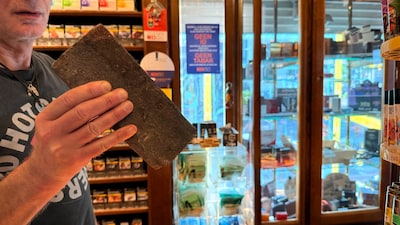 Man trekt spoor van vernieling door centrum van Arnhem: tienduizenden euro’s schade
