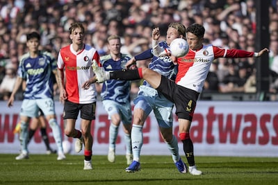 LIVE Eredivisie | Moder equalizes for Feyenoord against Ajax from penalty after clumsy Fitz-Jim foul