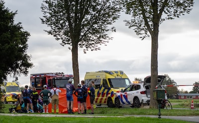 Wielrenner komt hard ten val en moet gereanimeerd worden