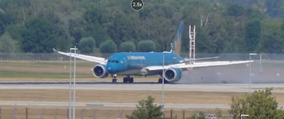 Dreamliner maakt ‘tailstrike’ bij opstijgen vanaf luchthaven München en keert met flinke schade terug