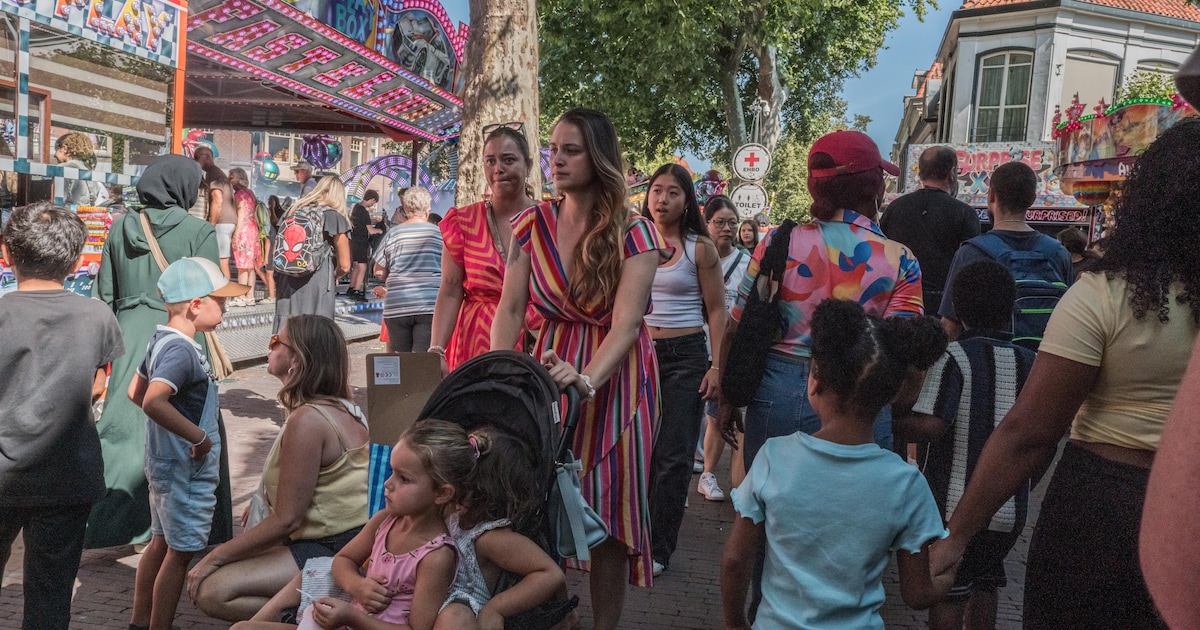Dahliacorso en jaarmarkt vullen Elim met wagens, markt en muziek