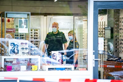 Gewapende man met stoel de zaak uitgejaagd door Rotterdammer (71): overval laat diepe sporen na
