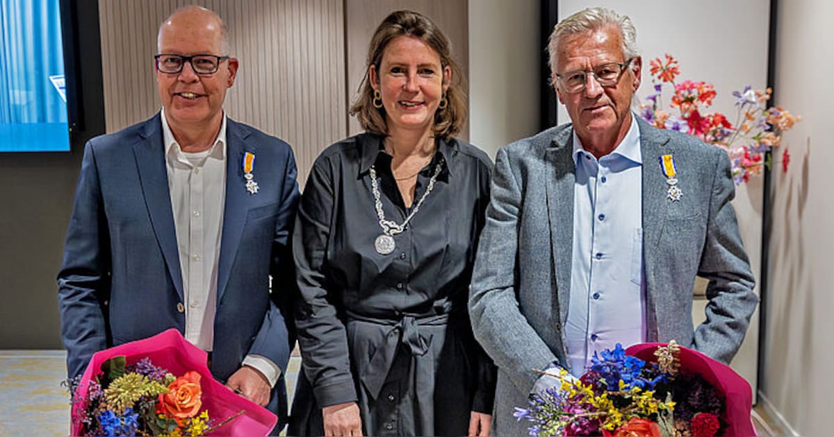 Koninklijke onderscheiding voor twee afzwaaiende raadsleden in Heiloo