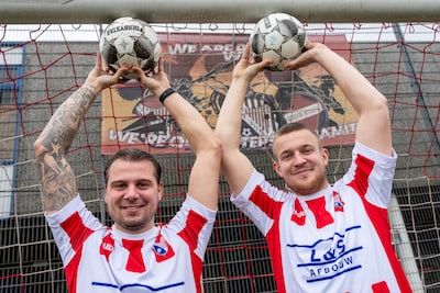 Topscorersduo Quick Steps droomt van promotie: ‘Vorig seizoen stond ik nog vliegen te vangen’