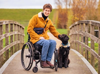 Avalon (25) is in constant pain and fears care will no longer be covered: ‘Even laughing hurts’
