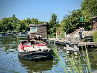 Gevaar onder water bij populaire zwemplek in Utrecht: meerdere metalen staven gevonden bij de Munt