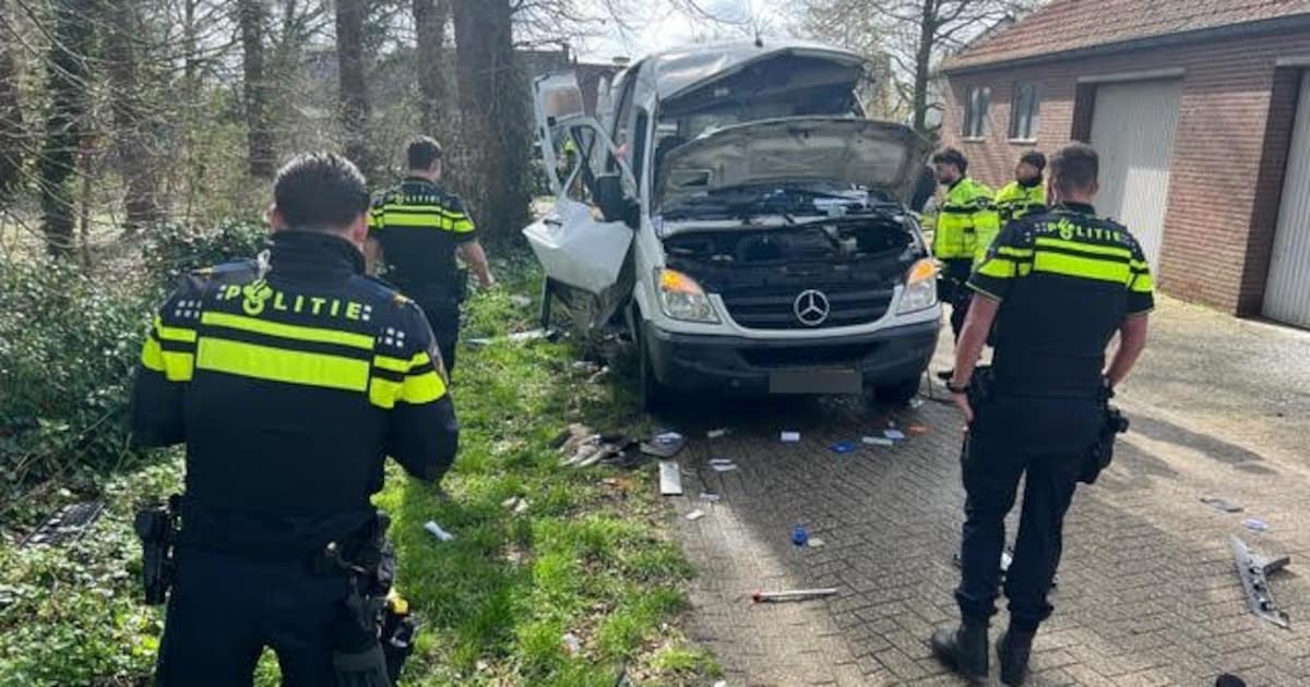 Gewonde bij ontploffing van gasflessen in bus in Sint Odiliënberg