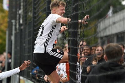 Drie keer rood in een duel, vier goals bij mijlpaal, monsterscore en dit gebeurde er nog meer