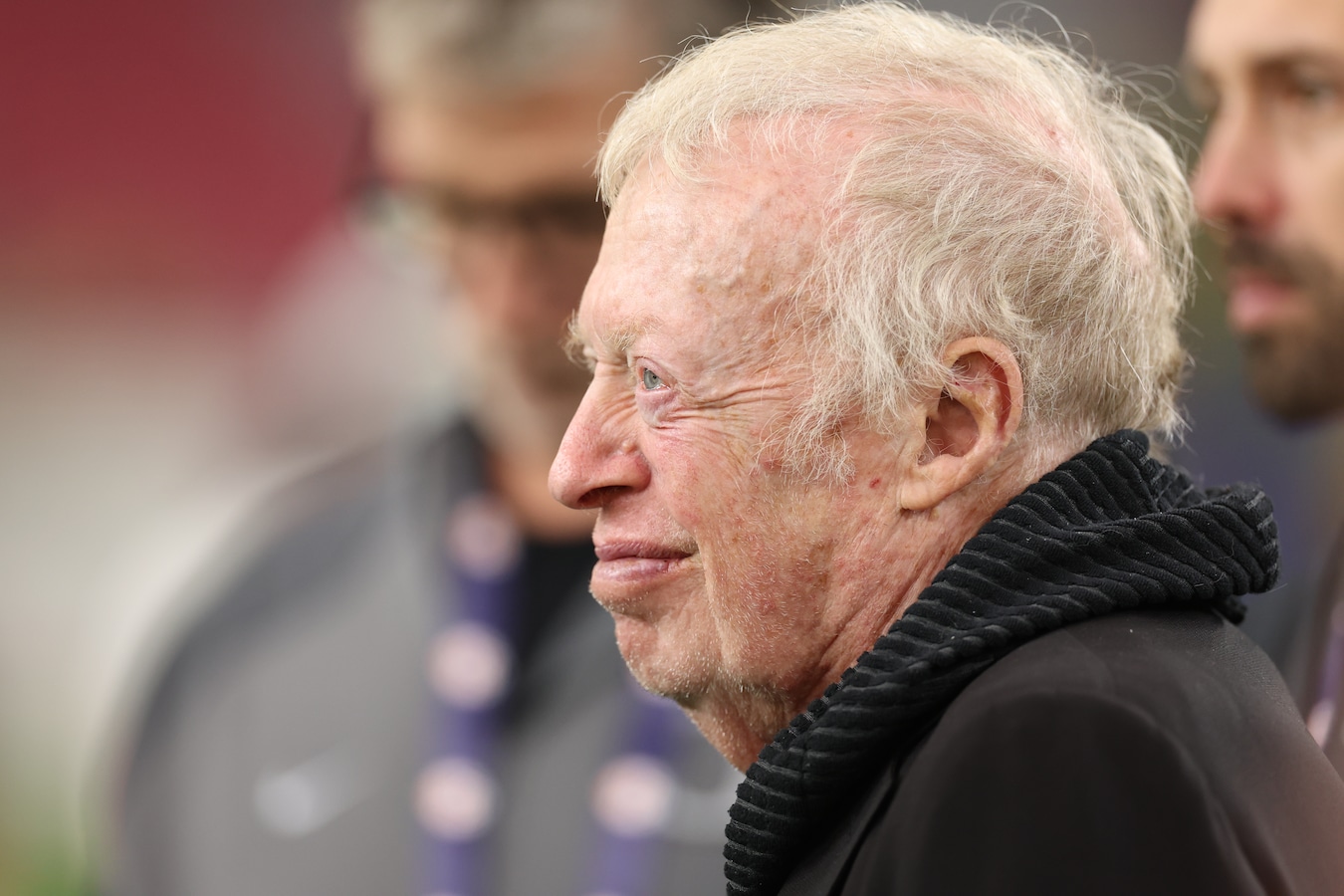 Grootste donatie ooit: oprichter van Nike geeft 1,7 miljard euro weg voor  kankeronderzoek | Foto | AD.nl