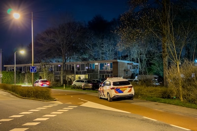 Drugsdealer rijdt in Amersfoort bijna agent aan, achtervolging eindigt in verstoppertje onder een vr