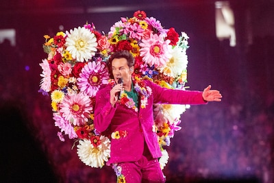 Gerard Joling vond dat zijn rol bij Toppers-concerten te klein was: ‘Ik zat 29 minuten onder het podium te wachten’